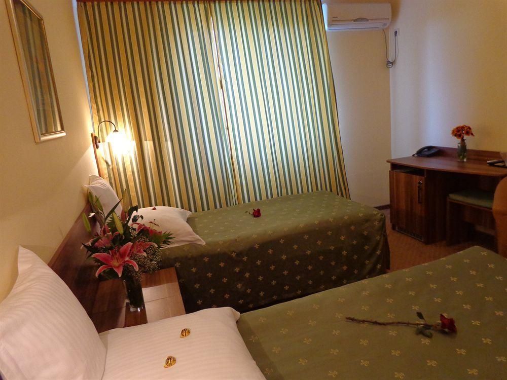 Hotel Lyra Oradea Zewnętrze zdjęcie